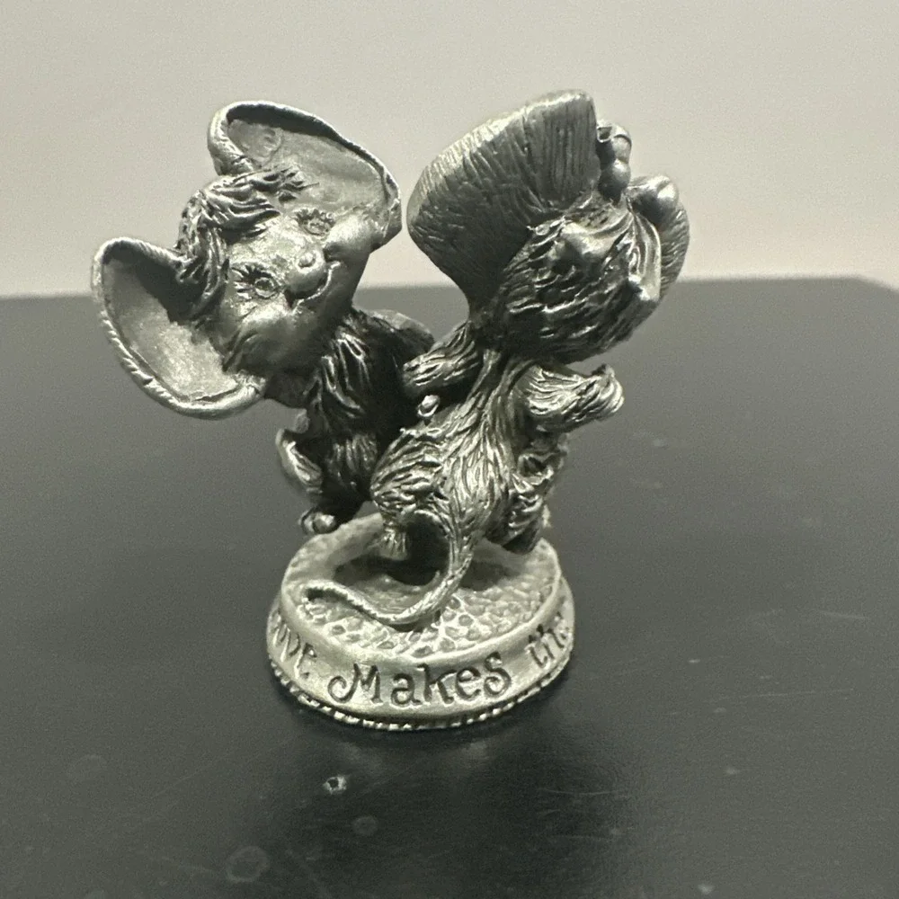 Hudson Pewter Cheddar & Co‎ Mice Love Makes The World Go Round Mini Figurines